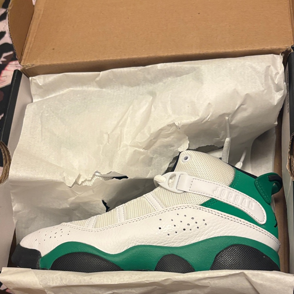 Jordan White and Green High-Tops 6 Rings size 3y brand new in box